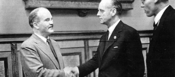 モロトフ氏とリッベントロップ氏 モロトフ氏とリッベントロップ氏 - Sputnik 日本