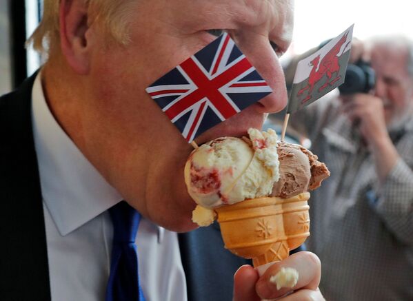 英首相候補、ボリス・ジョンソン氏がアイスを食べる - Sputnik 日本