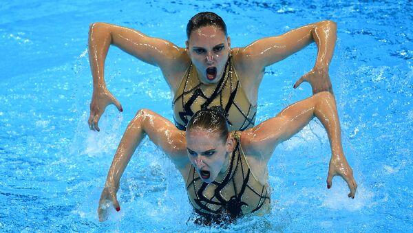 世界水泳　アーティスティックスイミングでロシアのペアが優勝　同競技史上最も複雑なプログラムを披露 - Sputnik 日本