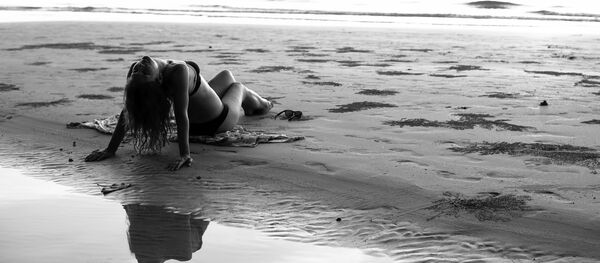 ソ連から逃亡 「赤いビキニ」ひとつで西側世界を悩殺した女性 ソ連から逃亡 「赤いビキニ」ひとつで西側世界を悩殺した女性 - Sputnik 日本