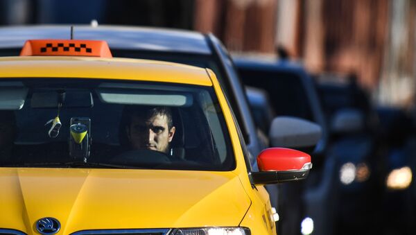 モスクワ観光客からタクシー運転手が9万円を強奪 - Sputnik 日本