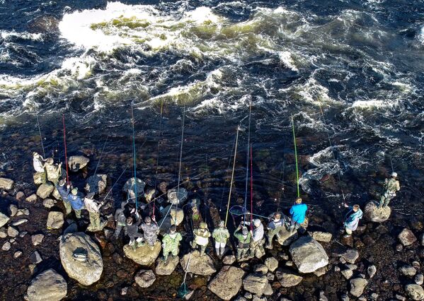 釣りをする漁師たち　ロシア　ムルマンスク州 - Sputnik 日本