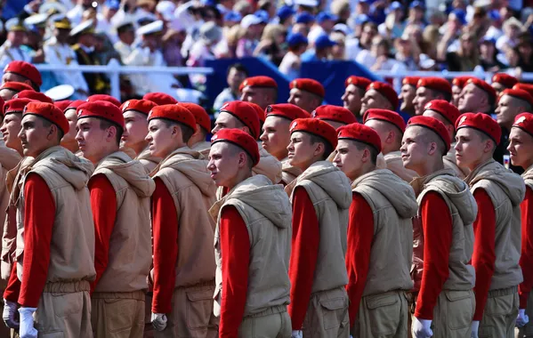 海軍の日記念パレードの参加者ら　サンクトペテルブルク - Sputnik 日本