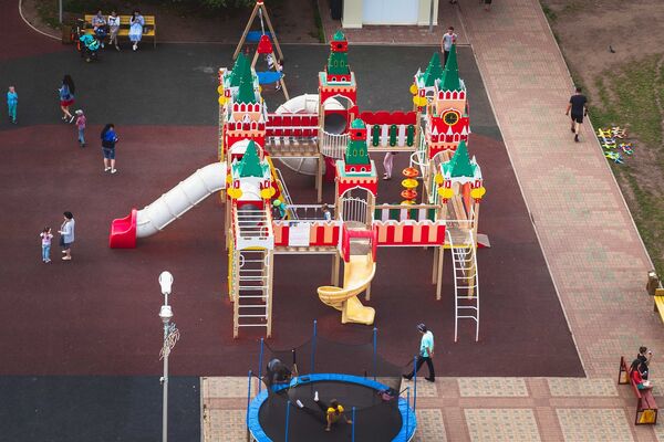 「クレムリン」に似せてつくられた子どもの遊び場、ロシアのナーベレジヌイェ・チェルヌイ  - Sputnik 日本