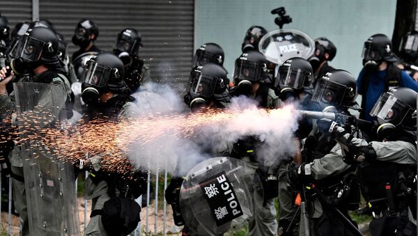 香港警察　デモ市民に対して催涙ガスを使用 - Sputnik 日本