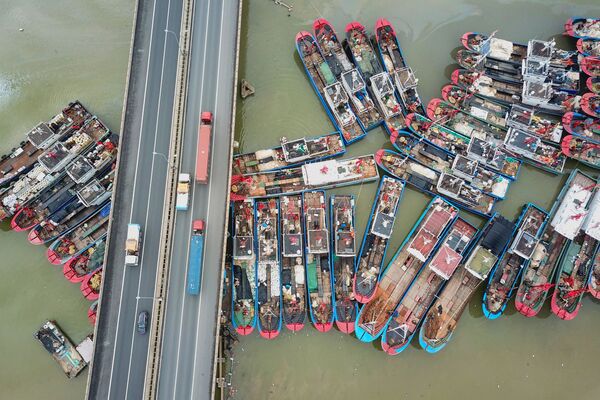夏季漁業停止の最終日に係留された漁船　中国 - Sputnik 日本
