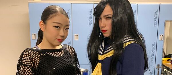 Японская фигуристка Рика Кихира с олимпийской чемпионкой Алиной Загитовой в образе Кёко Хаякавы – героини аниме Сегодня и начну Японская фигуристка Рика Кихира с олимпийской чемпионкой Алиной Загитовой в образе Кёко Хаякавы – героини аниме Сегодня и начну - Sputnik 日本