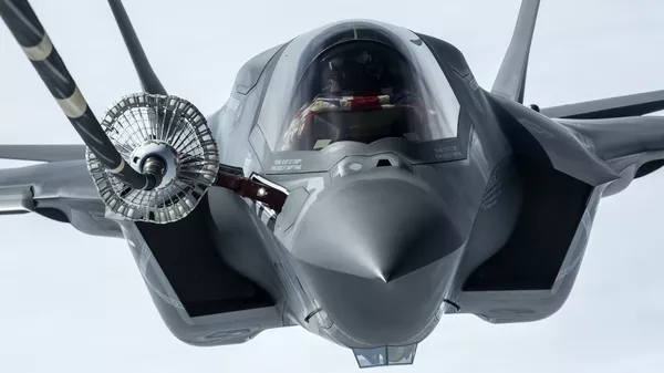F-35
 - Sputnik 日本