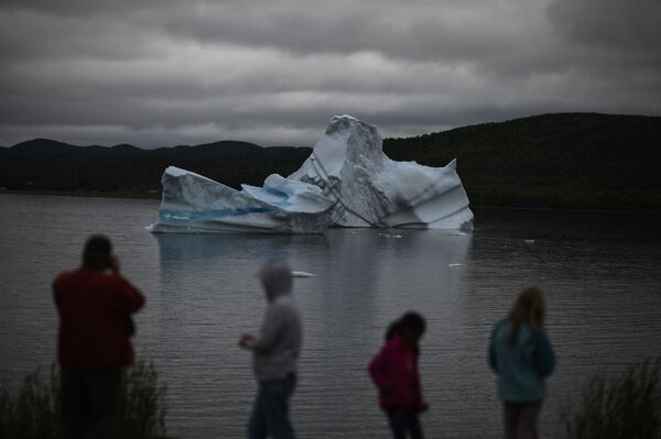 氷山を眺める観光客、ニューファンドランド島、カナダ - Sputnik 日本