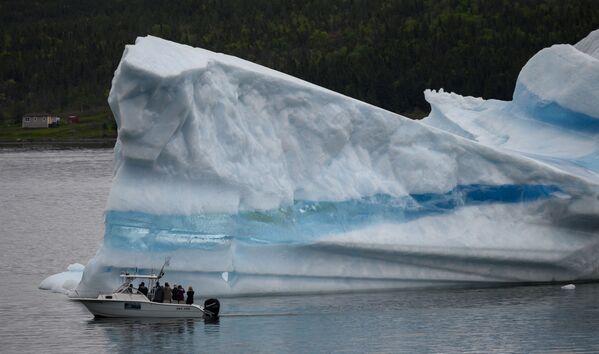 氷山を眺める観光客、ニューファンドランド島、カナダ - Sputnik 日本