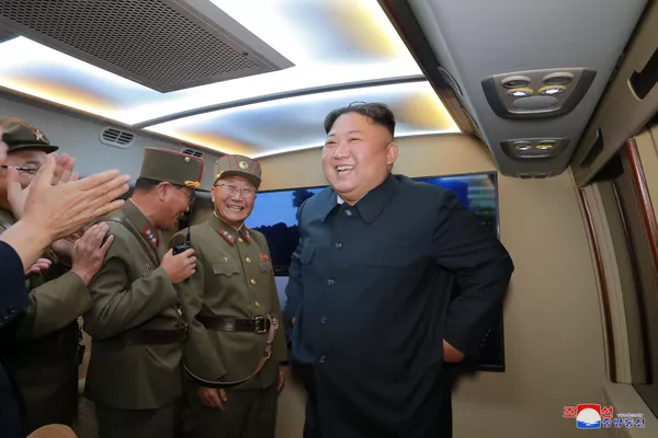ミサイル発射時の金正恩・労働党委員長 - Sputnik 日本