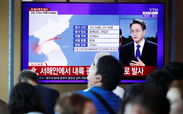 北朝鮮ミサイル発射の韓国での中継時、ソウル市民 - Sputnik 日本