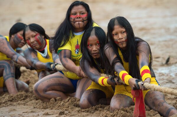 第12回 International Games of Indigenous Peoplesで綱引きの試合に参加する先住民族の女性たち - Sputnik 日本