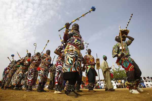 世界の先住民族の日を記念したフェスティバルで民族舞踊を踊るヌバ族の人々、スーダンのオムドゥルマン - Sputnik 日本