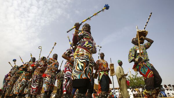 世界の先住民族の日を記念したフェスティバルで民族舞踊を踊るヌバ族の人々、スーダンのオムドゥルマン - Sputnik 日本