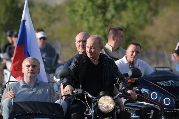 ウラジーミル・プーチン大統領、国際バイクショーに参加　セヴァストポリ - Sputnik 日本