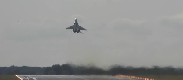 MiG-29のあり得ない垂直発進:ビデオに西側ショック MiG-29のあり得ない垂直発進:ビデオに西側ショック - Sputnik 日本