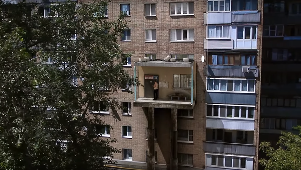 現実か3Dグラフィックか？　ロシアの都市で「空に上る玄関」が撮影 - Sputnik 日本