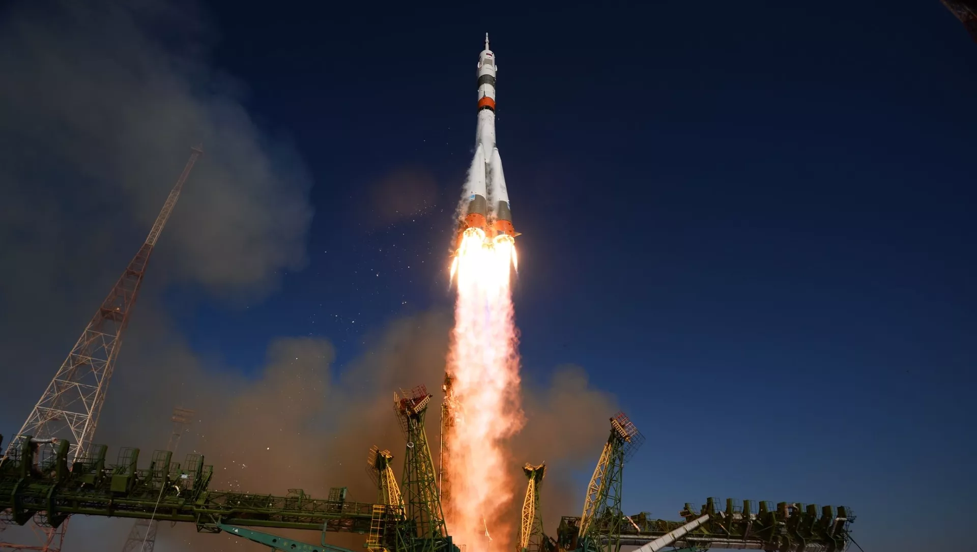 俳優陣と一緒にロシアの宇宙パイロットがISSに出発　宇宙で映画の撮影を予定