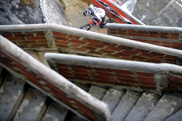 43分間で649階段を上りギネス記録を打ち立てたサイクリストのザビエル・ザパタさん　コロンビア - Sputnik 日本