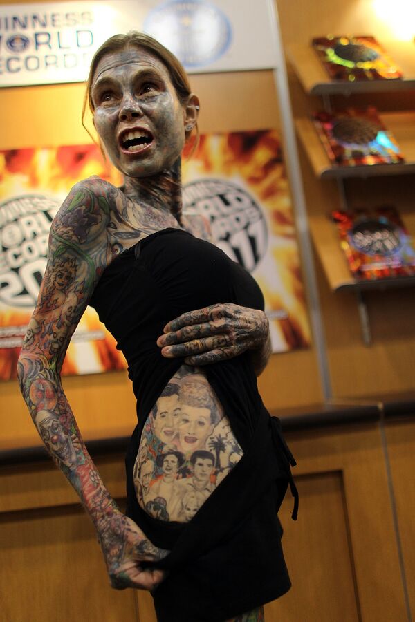 世界でもっとも多くのタトゥーをした米国人女性ジュリア・グヌーセさん - Sputnik 日本