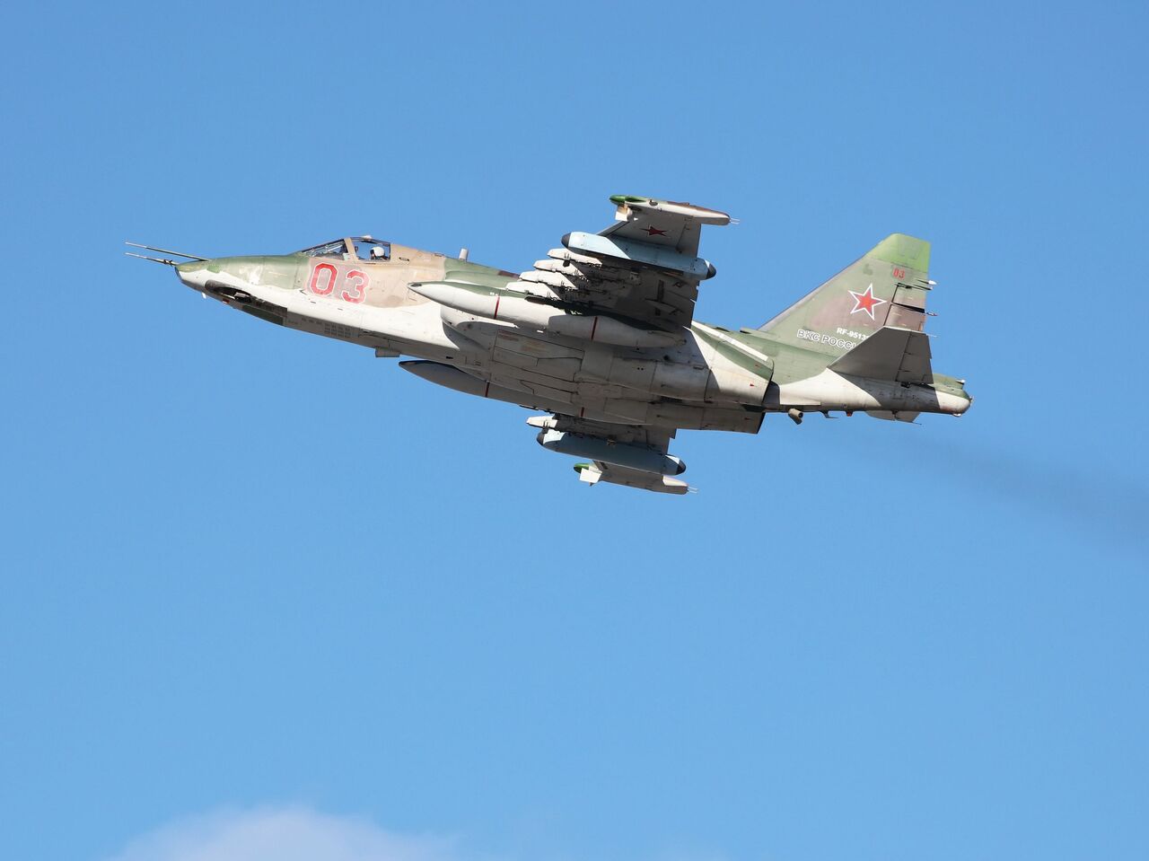 ロシアの戦闘機Su-25は「空飛ぶ戦車」 米コラムニストを魅了