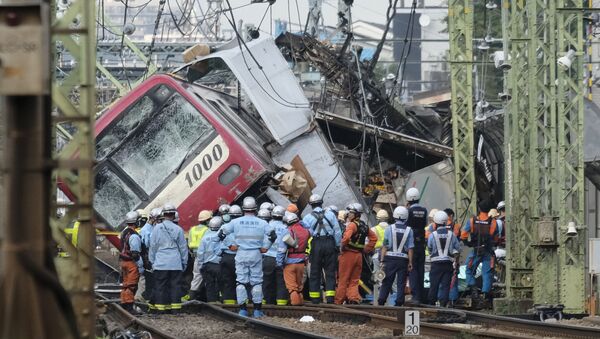 京急線快特がトラックと衝突 - Sputnik 日本