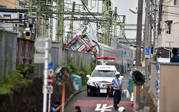 京急線快特がトラックと衝突 - Sputnik 日本