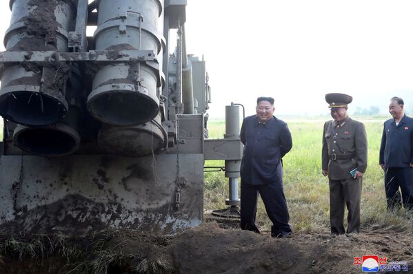 多目的ミサイル発射装置の実験に立ち会う北朝鮮の金正恩朝鮮労働党委員長 - Sputnik 日本
