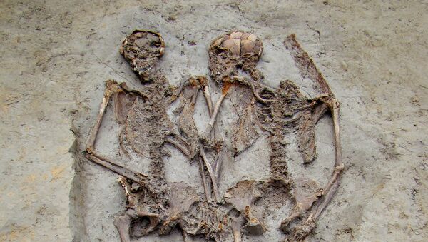 イタリアの古代墓地で発見された有名な2体の遺骨「モデナの恋人たち」は、両方とも男性だった＝考古学者 - Sputnik 日本