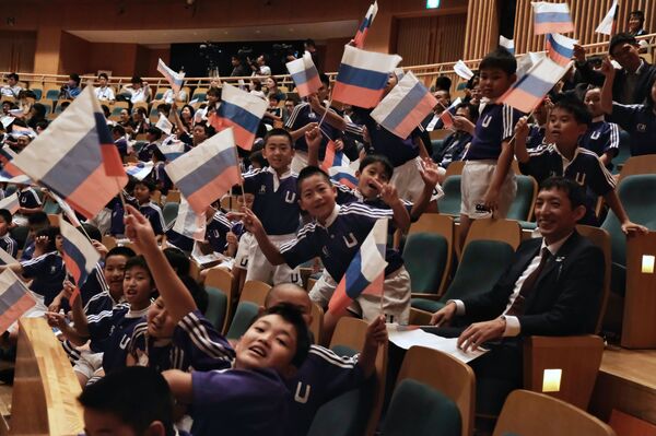 ラグビーロシア代表チームの歓迎式　子どもの国歌斉唱、オープンで友好的な雰囲気  - Sputnik 日本