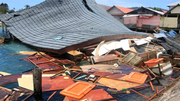 インドネシアでＭ6.5の地震　20人が犠牲【動画・写真】