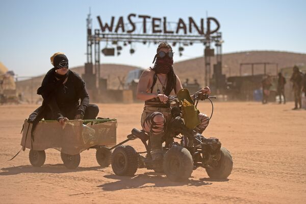 モハーヴェ砂漠で行われたフェスティバル「Wasteland Weekend」、米カリフォルニア州 - Sputnik 日本