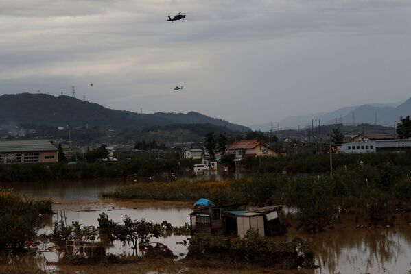 長野県、台風の影響で冠水した区域で作業にあたる救助ヘリ - Sputnik 日本