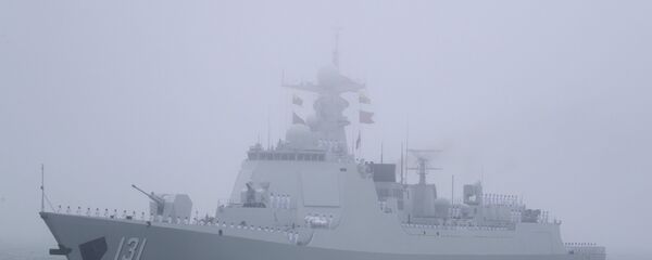 Ракетный эсминец типа 052D Тайюань ВМФ КНР на военно-морском параде недалеко от Циндао, Китай - Sputnik 日本
