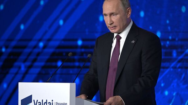 Президент РФ Владимир Путин выступает на пленарной сессии XVI заседания Международного дискуссионного клуба Валдай в Сочи - Sputnik 日本