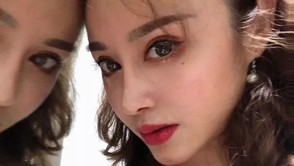 「腰で窒息させられる」半裸の医師がネットで有名に「写真」