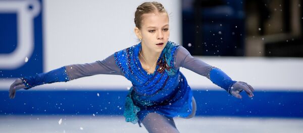 Фигуристка Александра Трусова во время исполнения произвольной программы на соревнованиях Skate Canada  Фигуристка Александра Трусова во время исполнения произвольной программы на соревнованиях Skate Canada  - Sputnik 日本