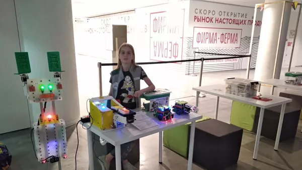ロシアの女生徒　外傷負った腕のリハビリ機器を開発