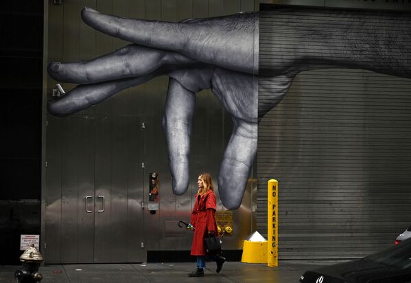 ストリートアートを背にする女性　ニューヨーク市 - Sputnik 日本