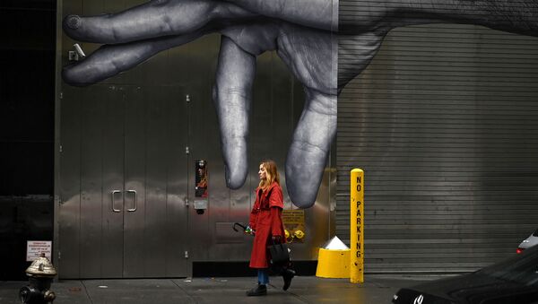 ストリートアートを背にする女性　ニューヨーク市 - Sputnik 日本