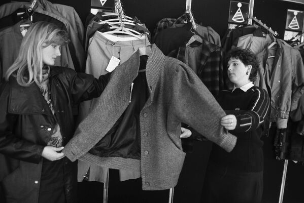 1988年、ショッピングセンターの婦人服コーナー - Sputnik 日本
