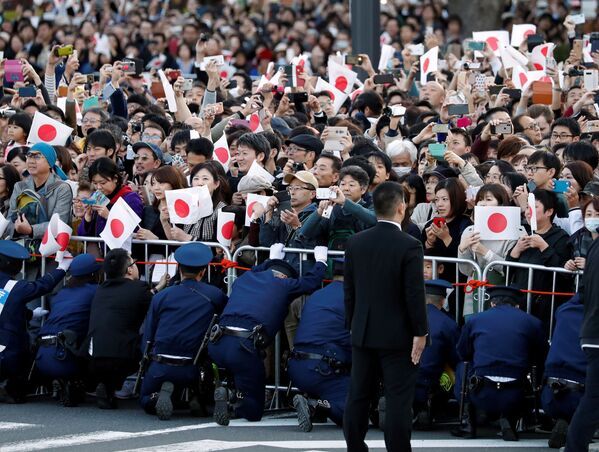 祝賀御列の儀を観覧する市民  - Sputnik 日本