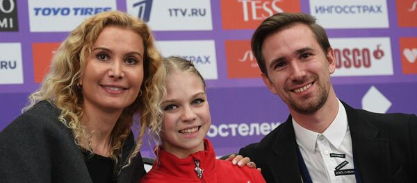 アレクサンドラ・トゥルソワとトゥトベリーゼコーチ アレクサンドラ・トゥルソワとトゥトベリーゼコーチ - Sputnik 日本