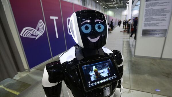 Робот Promobot V.4 на форуме Технопром-2019 в Новосибирске - Sputnik 日本