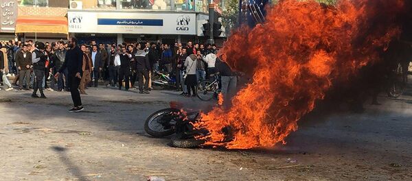 イランの「ガソリン」抗議デモ 鎮静化せず イランの「ガソリン」抗議デモ 鎮静化せず - Sputnik 日本