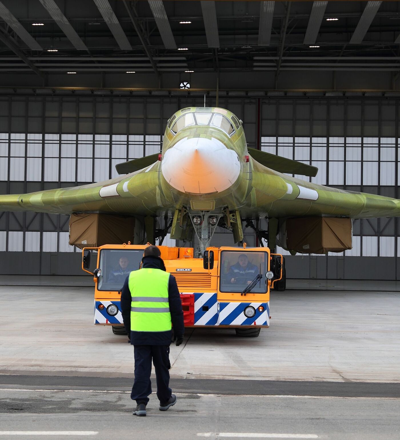 迫力満点  Tu-160 ソビエト軍 可変翼超音速戦略爆撃機 金属製機体 翼可動 迫力満点 Tu-160 ソビエト軍 可変翼超音速戦略爆撃機 金属製機体
