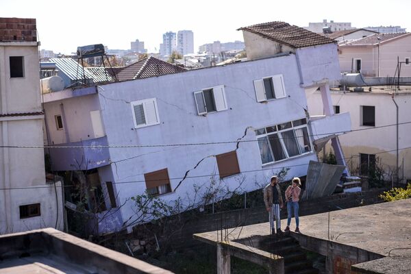 地震で倒壊した建物　アルバニアの都市ドゥラスにて - Sputnik 日本