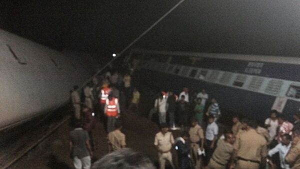 インド、鉄道脱線事故で犠牲者３０人に - Sputnik 日本