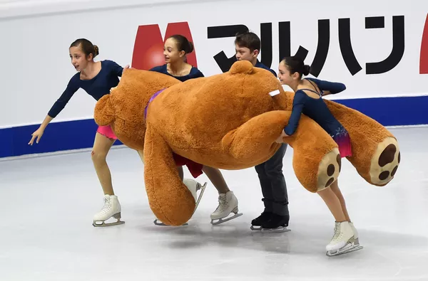 大きなティディベアを回収するボランティア グランプリファイナル 大きなティディベアを回収するボランティア グランプリファイナル - Sputnik 日本